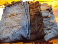 3 Herrenjeans schmales Bein Gr. 50 Nordrhein-Westfalen - Gelsenkirchen Vorschau