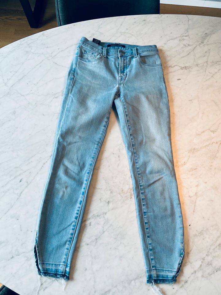 NP: 335€ J Brand Jeans hell Übergang Frühling Freizeit Arbeit 25 in München