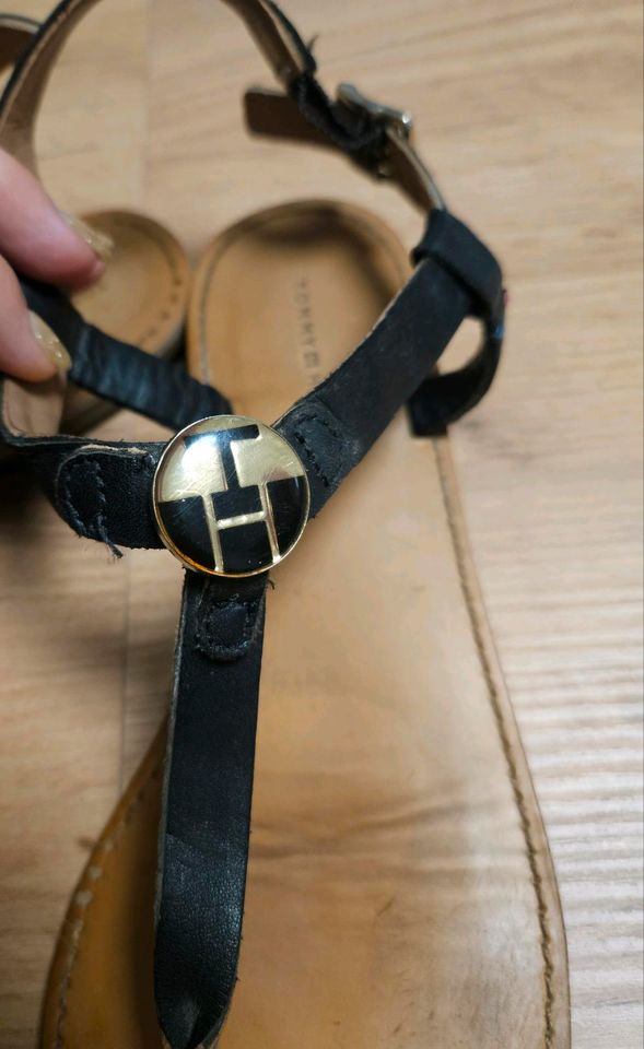 Original Tommy Hilfiger Sandalen Gr. 39 in Berlin