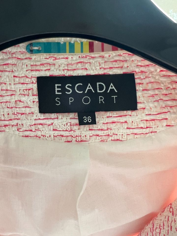 Escada Sport Bouclè Blazer  Kurzjacke Gr. 36 neuw im Chanelstil in Saarlouis