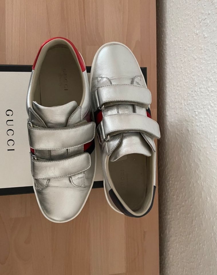 Gucci Sneaker 36 Silber top Zustand in Berlin