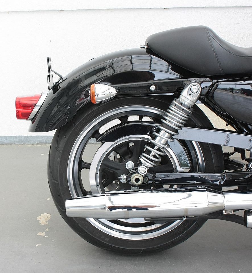 Harley-Davidson XL883L Sportster Super Low 5HD4.... in Meinerzhagen