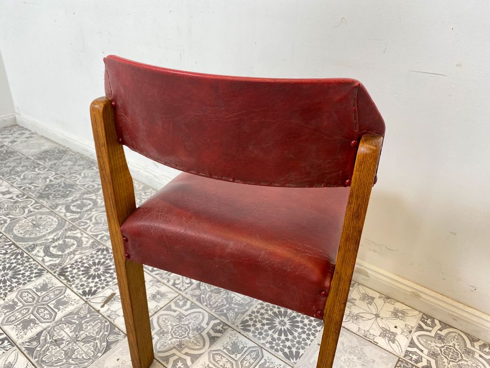 WMK Sehr schöner, bequemer und gut erhaltener Mid-Century Kinderstuhl mit pflegeleichtem rotem Kunstlederbezug # kleiner Stuhl Sitz Hocker Sitzhocker Leder Vintage Retro # Versand möglich in Berlin