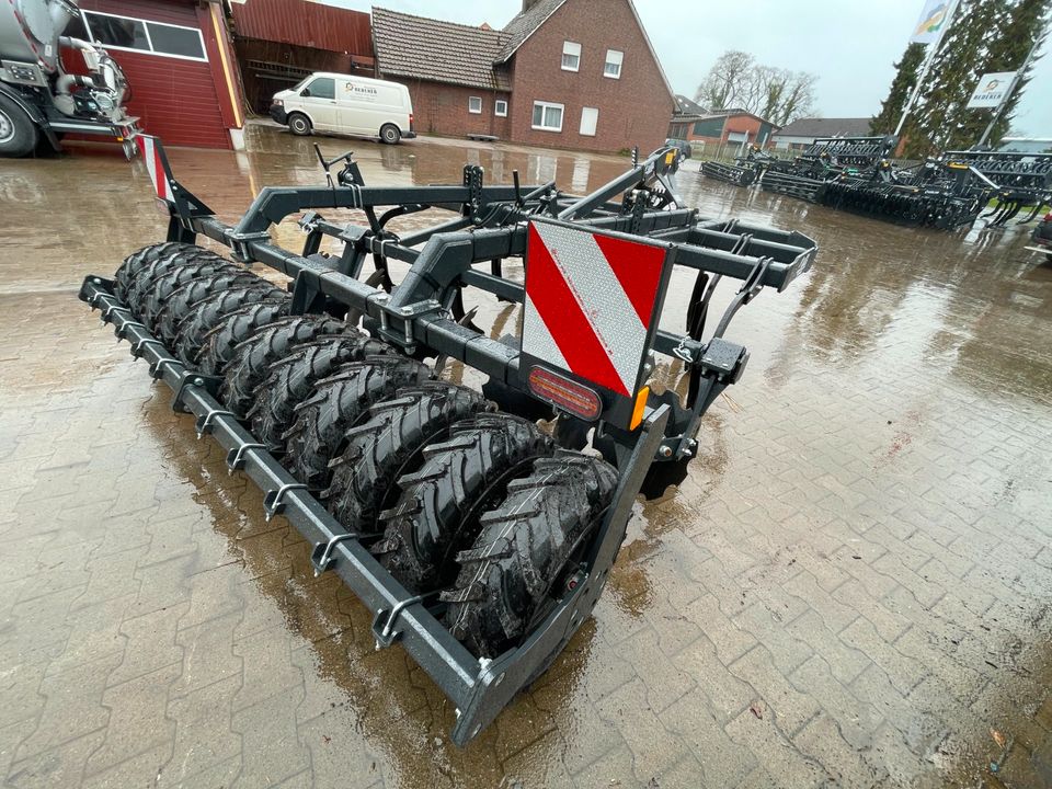 Mulchgrubber 3m mit Reifenwalze, Neumaschine, Steinsicherung, LED Beleuchtung in Klein Berßen