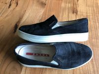 Prada Slip ons Sneaker schwarz Wildleder 36 1/2 Nordrhein-Westfalen - Gütersloh Vorschau