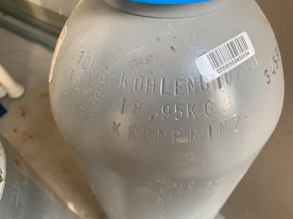 Kohlensäure Flaschen beide 10 kg, Bad Hönningen vermutlich leer in Wachtendonk