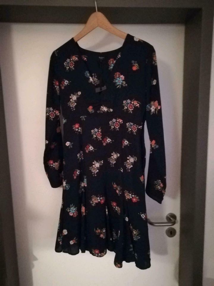 Wunderschönes Kleid , leicht, von Pepe Jeans, XS, NEU mit Etikett in Lehrte