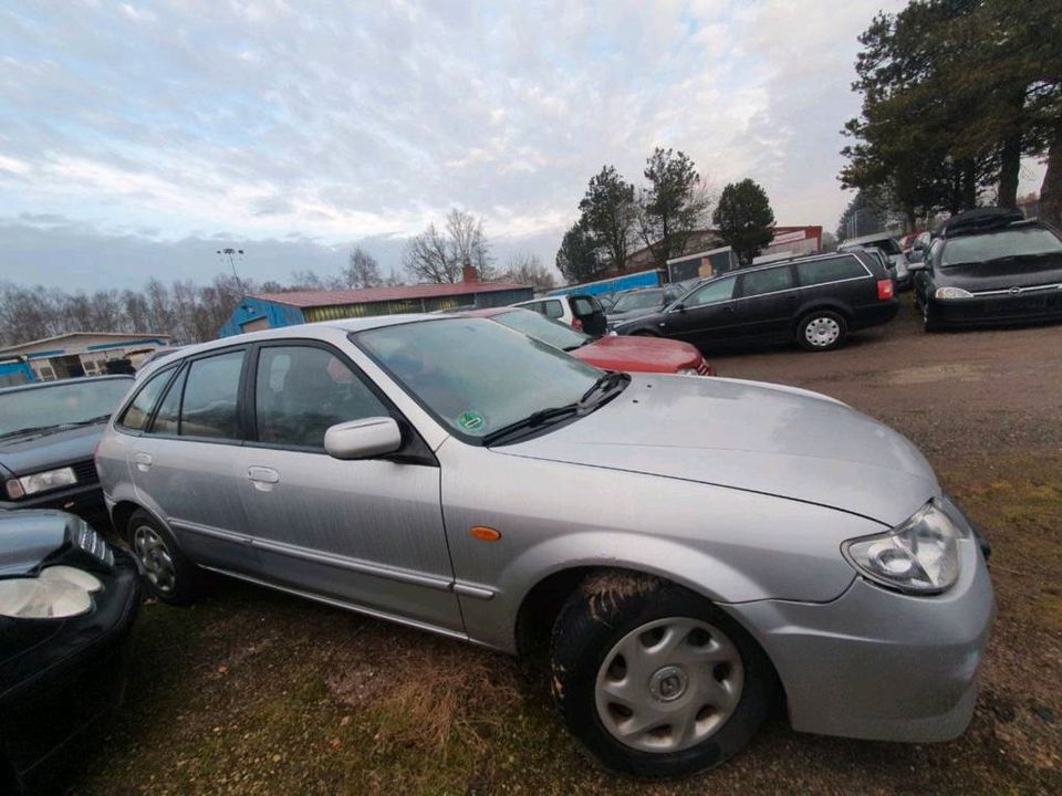 Mazda 323  Schlachtfest Ersatzteile Einzelteile Grau Bj.2001 in Bremervörde