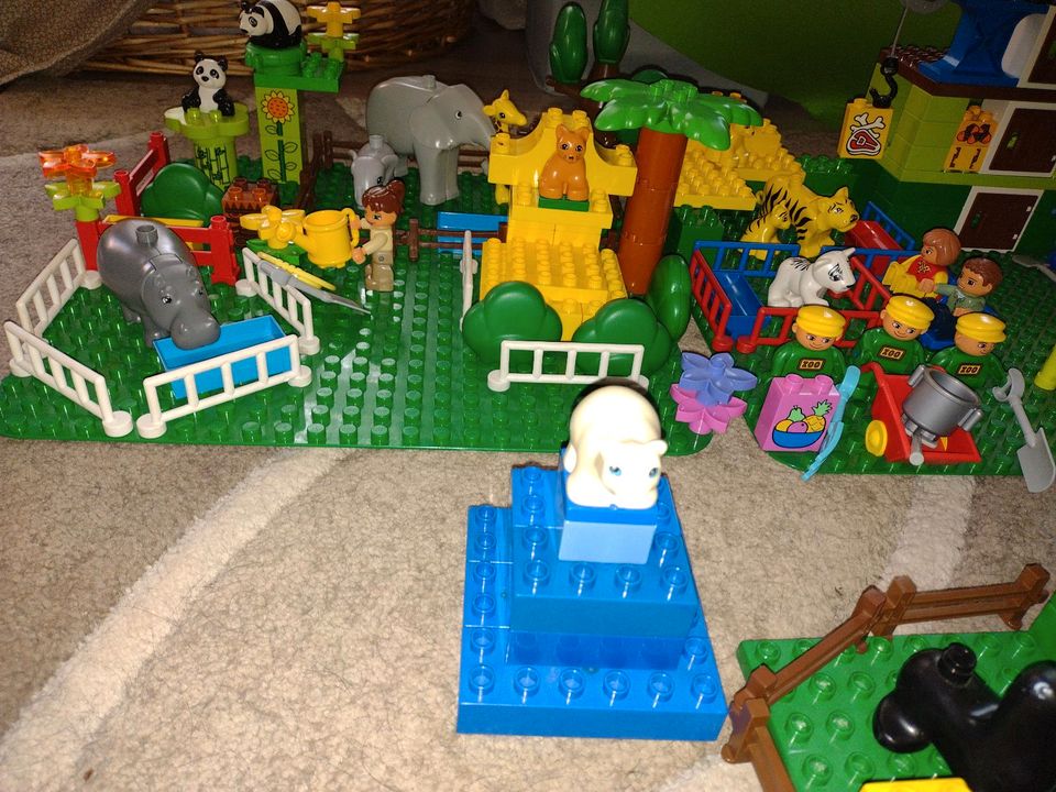 Lego Duplo Zoo, Tiere, Pflanzen, Zaun, Platten in Hannover