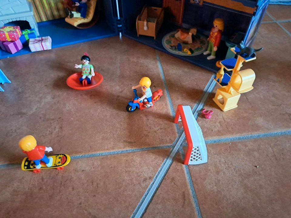 Playmobil aufklappbares Haus in Winteroptik in Hermannsburg