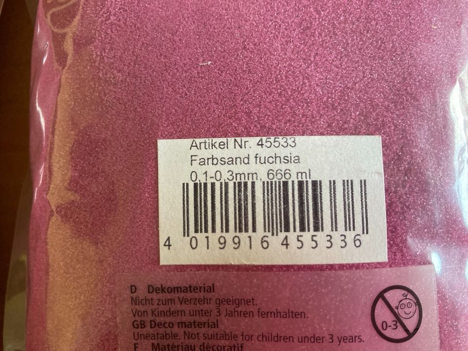 Farbsand fuchsia, 2 volle Pack a‘ 666 ml je 1€ in Herzogenaurach