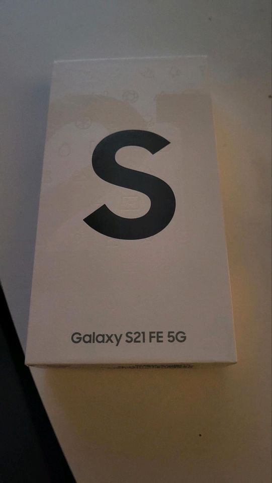 Samsung Galaxy S21 FE 5G 128GB inkl. Hard Case Hülle in Köln