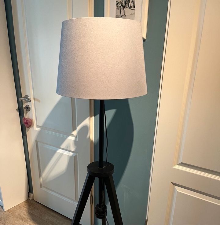 Ikea Stehlampe dreibeinig Lauters Holz schwarz in Bargteheide