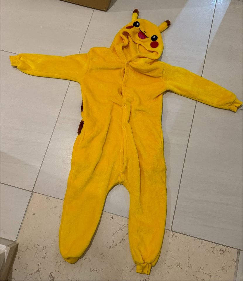 Pikachu Schlafanzug Kostüm Pokemon gelb süß Fleece wolle NEU 120 in Köln