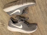 Leichte Sport Schuhe von nike junge gr 35 grau Nordrhein-Westfalen - Greven Vorschau