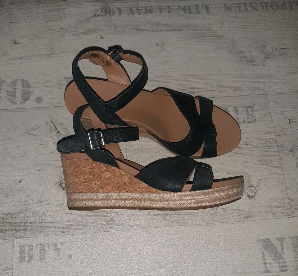 Sandalen UGG Größe 40 in Wermsdorf