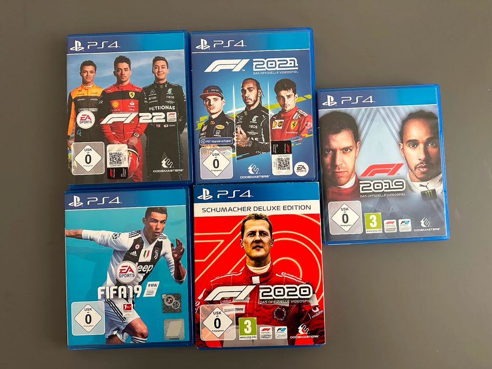 PS4 Pro 1TB - 2 Controller - 5 Spiele - F1 Paket in Rheda-Wiedenbrück