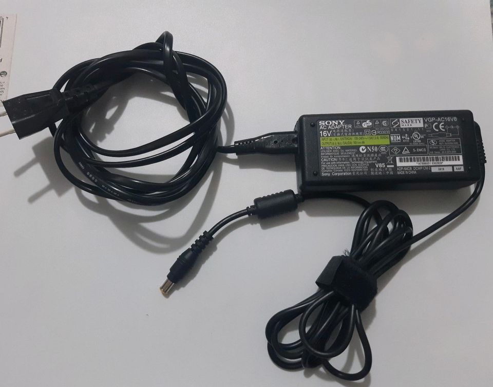 Original Sony Vaio Netzteil VGP-AC16V8 16V 4A Ladegerät AC Adapte in Berlin