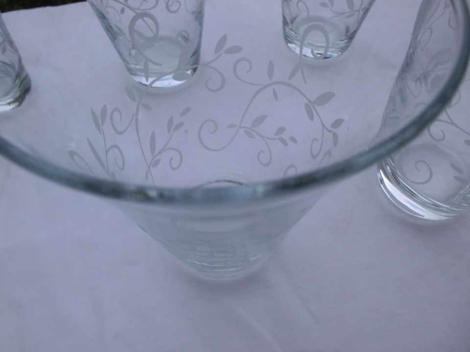 6 schöne verzierte große Trinkgläser Wassergläser Glas/Kristall? in Hamburg