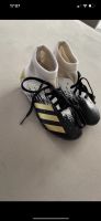 Adidas Fußballschuhe Predator 20.3 schwarz weiß gold Gr. 28 Hessen - Marburg Vorschau