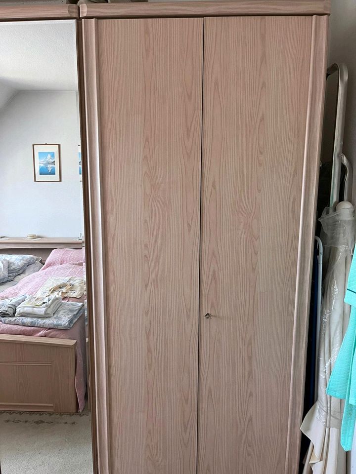Schlafzimmer Schrankwand Kleiderschrank in Thalheim/Erzgebirge