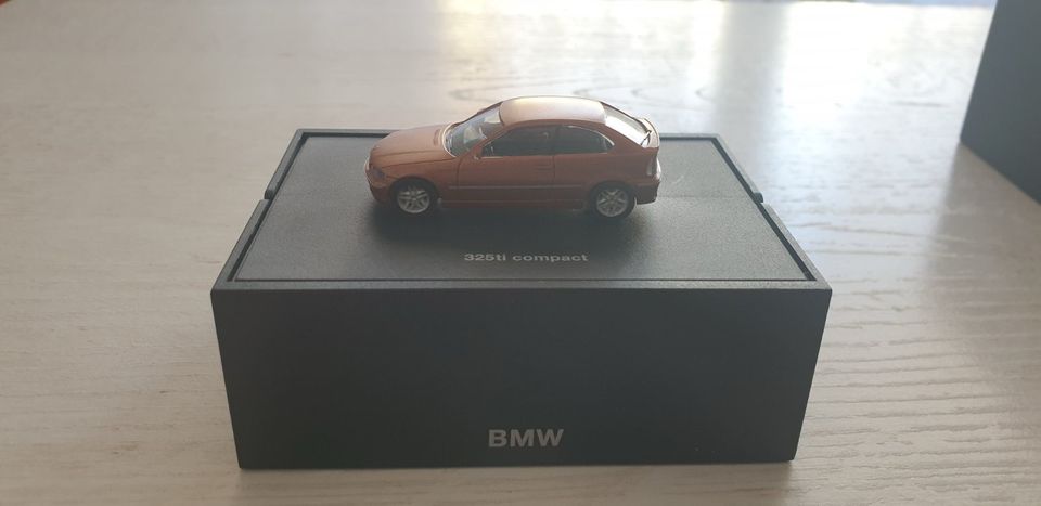 BMW Modellautos Minichamps Klappbox in Erding