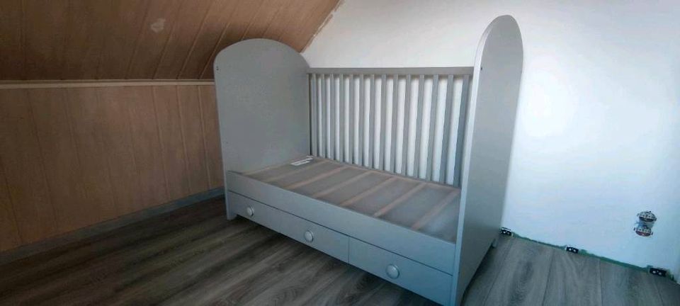 Babybett Kinderbett Gonnat Ikea 70x140cm Matratze verfügbar in Bernau