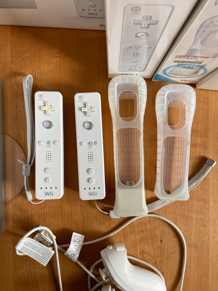 Nintendo Wii + 2 Controller + 2 Spiele + Motion Plus ALLES OVP in Bad Dürkheim
