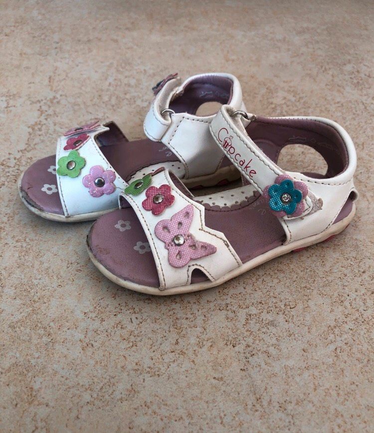 Sandalen Cupcake Gr. 22 weiss Blumen Mädchen in Eggenfelden