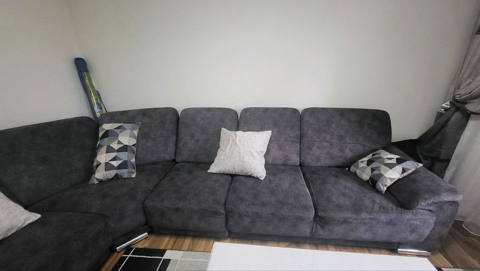 Sofa in sehr gutem Zustand in Duisburg