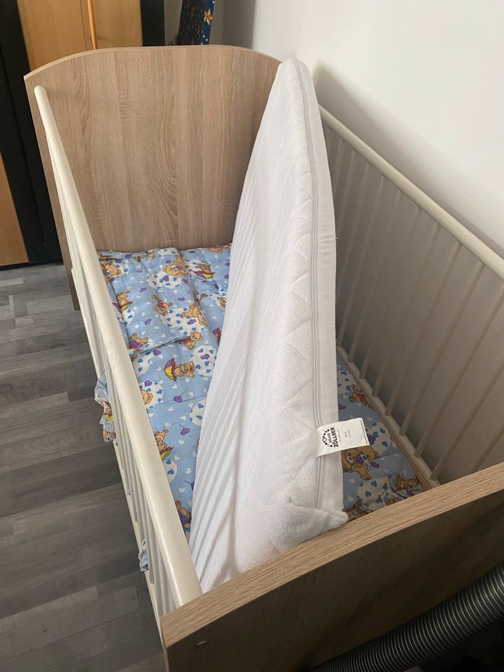 Kinderbett mit Matratze in Fürth
