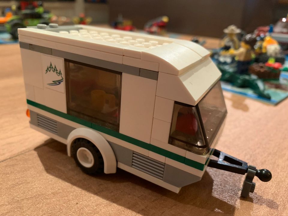 Lego City Wohnwagen Camper 60117 - vollständig in Stuttgart