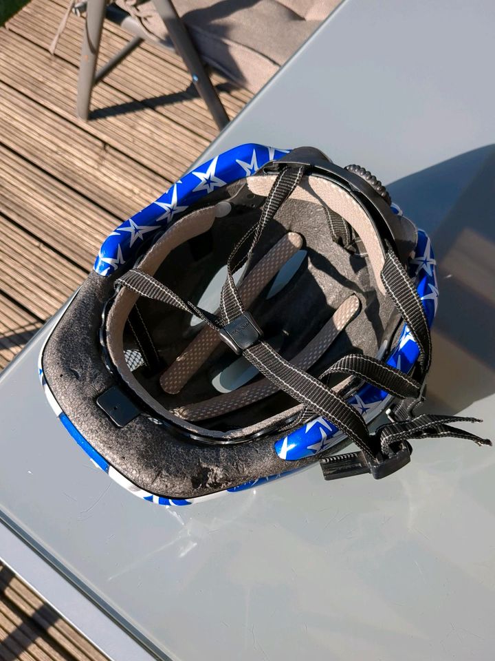 Helm 52-58 cm blau in top Zustand in Nordenholz