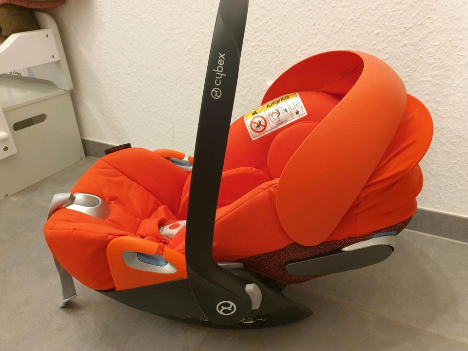 Cybex Autumn Gold mit Base &  Snogga in Schleiden