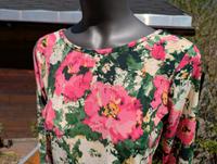 Langarmshirt mit tollem Rückenausschnitt , Blumen Sachsen - Grünhain-Beierfeld  Vorschau