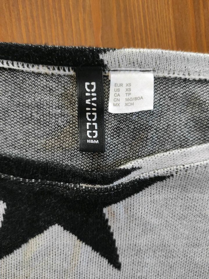 H&M Strickpulli Gr. XS/S schwarz-grau mit Sternen in Steinhausen an der Rottum