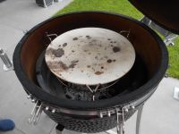 Erhöhung 23,5 Zoll Kamado Grill Keramikgrill Pizzastein Pizzahebe Kr. München - Neubiberg Vorschau