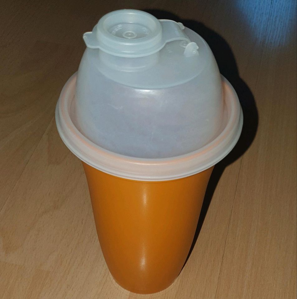 TUPPERWARE Schüttelbecher Mixbecher Shaker 844-24 564-58 Orange in Essen