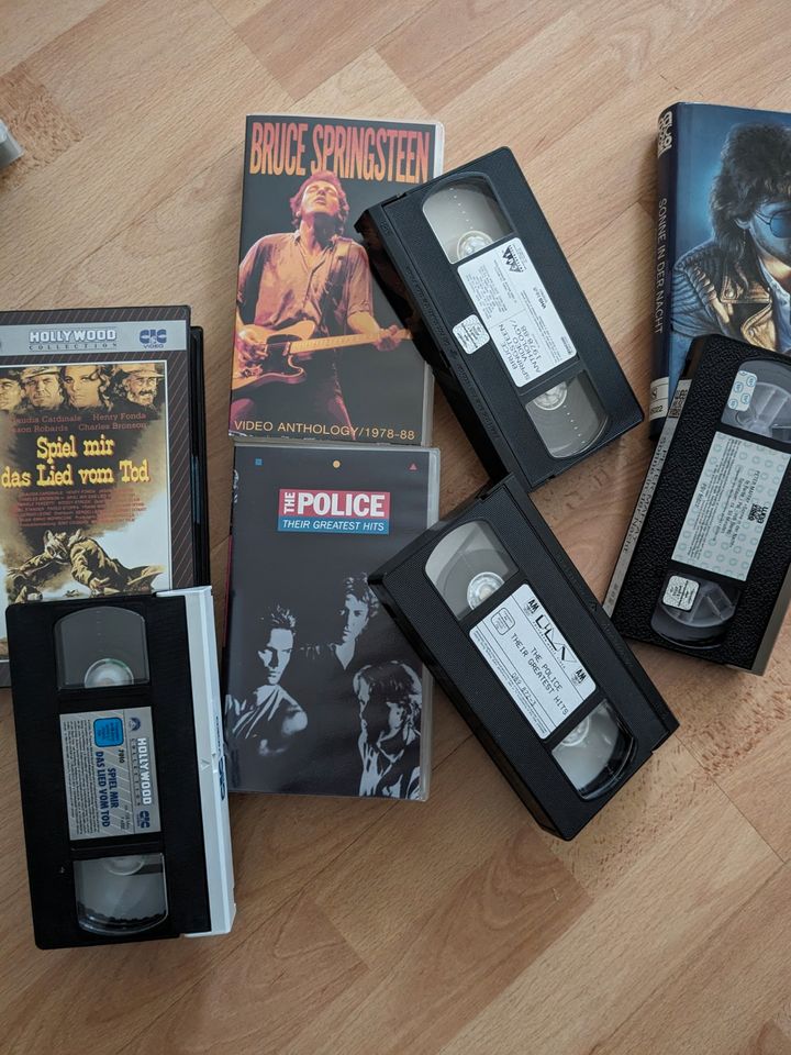 Videokassetten VHS Filme Musik Vintage Set Videos in Paderborn