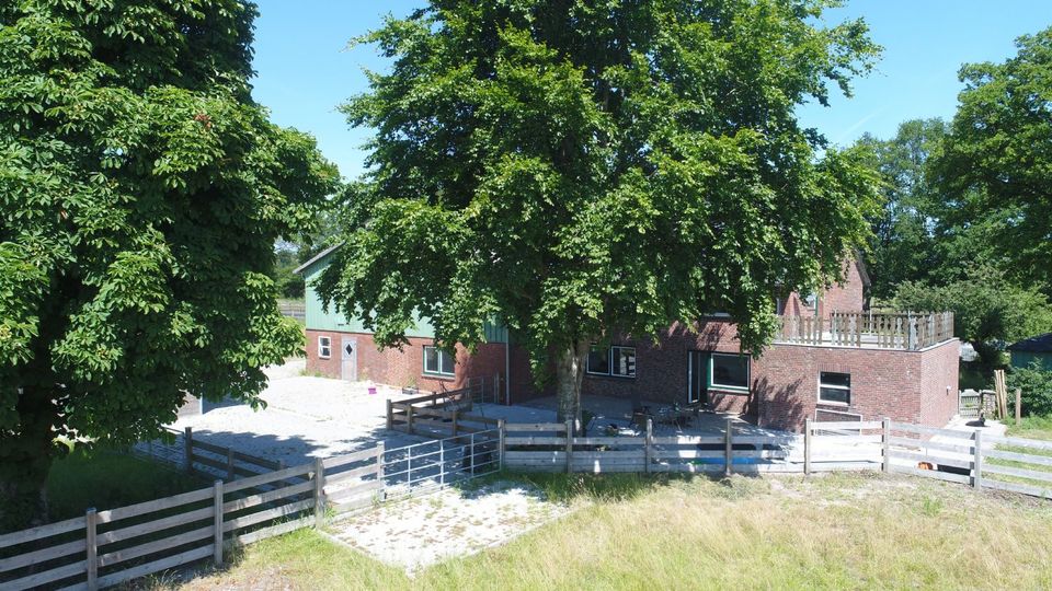 Sanierter Hof mit Pelletheizung, eigenem Brunnen, in Alleinlage mit 7,5 ha Eigenland in Dithmarschen in Eggstedt