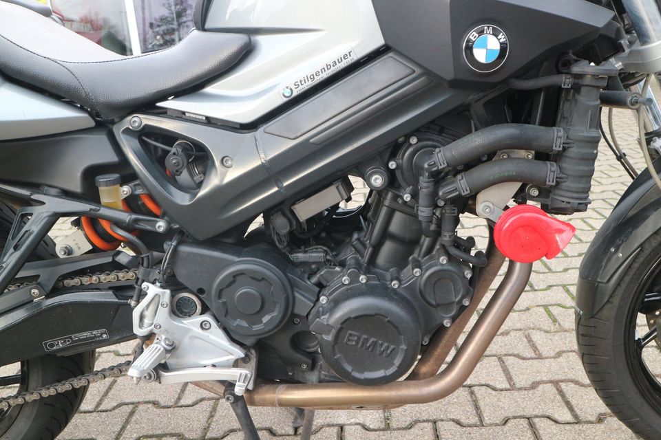 Wir verkaufen eine BMW F800 R mit viel Zubehör und einem Jahr Gar in Bürstadt