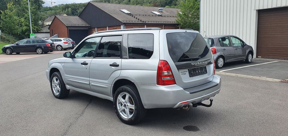 Subaru Forester 2.0 XT Turbo 4WD, Tüv&Zahnr. Neu, AHK,Klima,Pano in Siegen