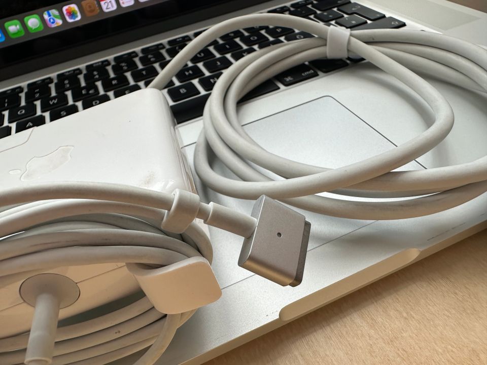 Apple MacBook Pro 15“ Retina, i7, 512GB SSD, nur 103 Ladezyklen in Herten