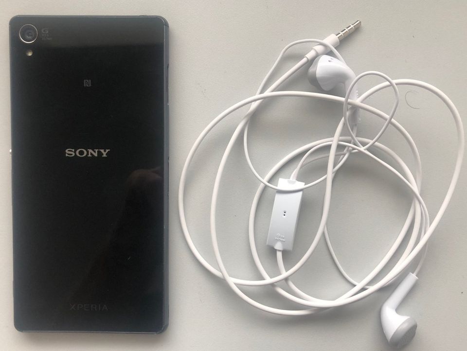 Sony Xperia Z3 D6603 schwarz Android Smartphone mit Zubehörpaket in Ostrhauderfehn