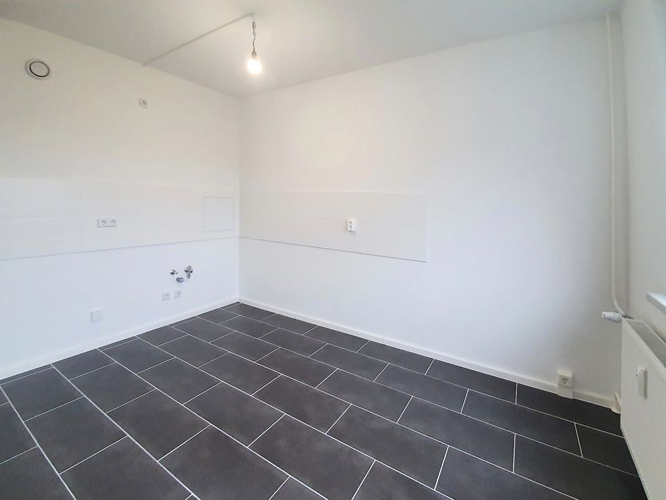 **FRISCH RENOVIERT**4-Zimmer-Wohnung // 2.Etage // Balkon // Bad mit Wanne // ab 15.06.2024 in Leipzig