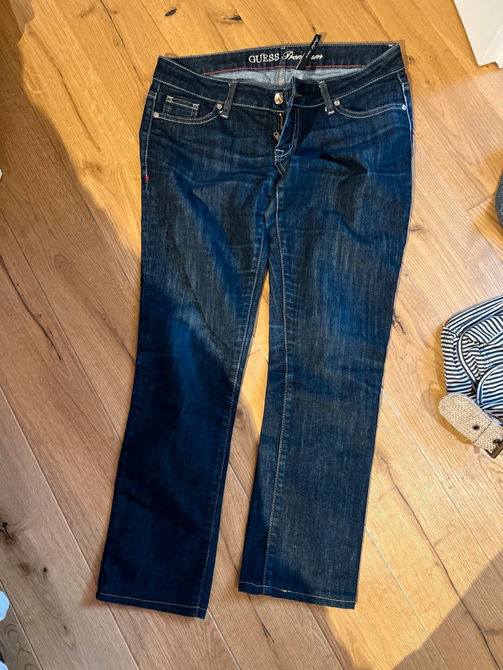 Guess Jeans 29 kurz in Kiedrich