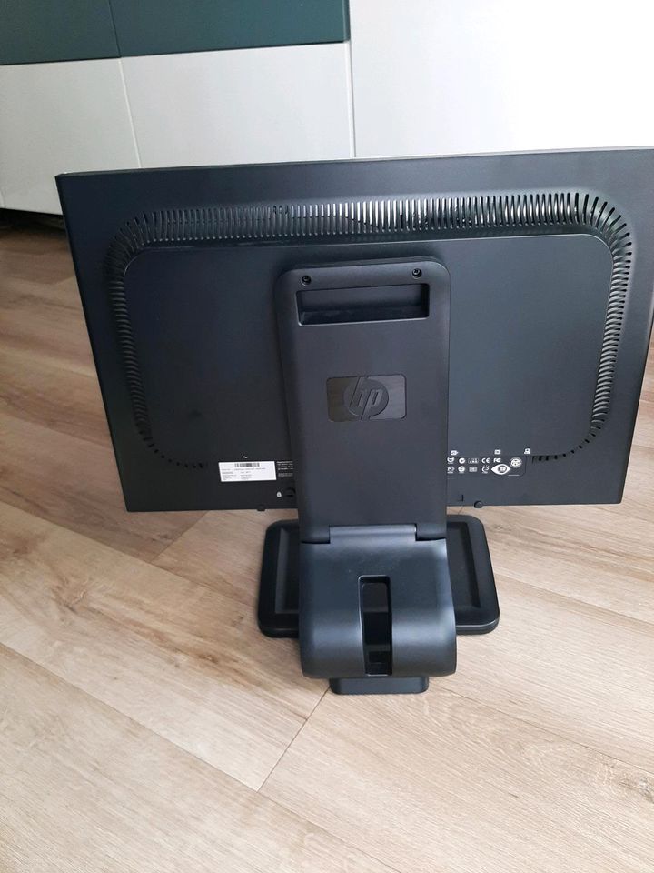 HP LA2205wg 22 Zoll Monitor silber schwarz höhenverstellbar in Essen