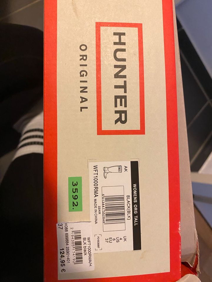 HUNTER Gummistiefel hoch in schwarz matt ungetragen mit Box in München