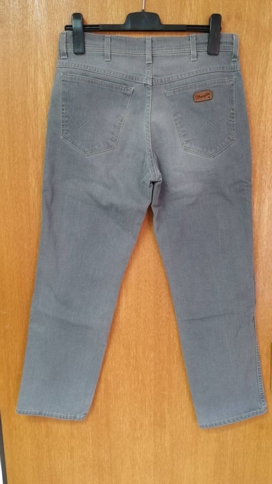 Wrangler Texas Stretch Jeans Gr. W33 L30 Grau in Gütersloh