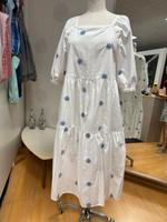 Sommerkleid mit Blümchenstickerei Baden-Württemberg - Eningen Vorschau